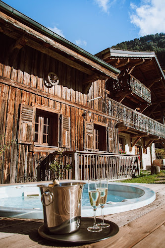 Woodlands Chalets, Farmhouse la Desmeuniere