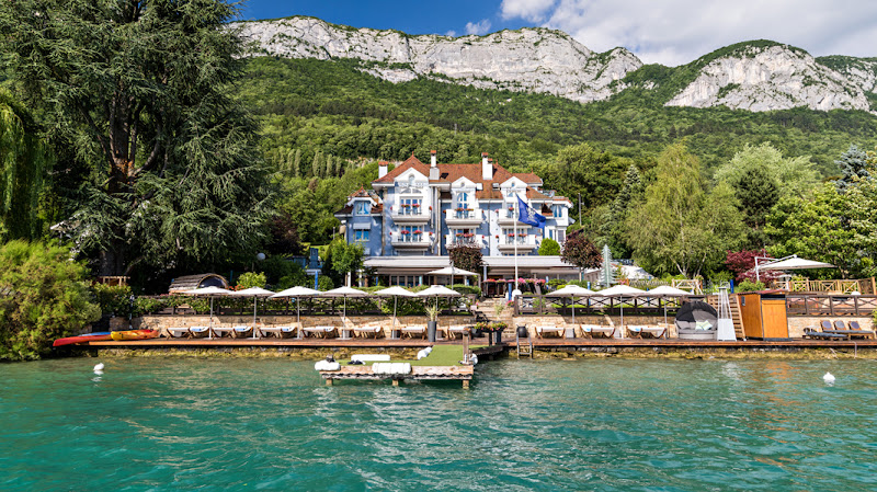 Hôtel et Restaurant La Maison Bleue