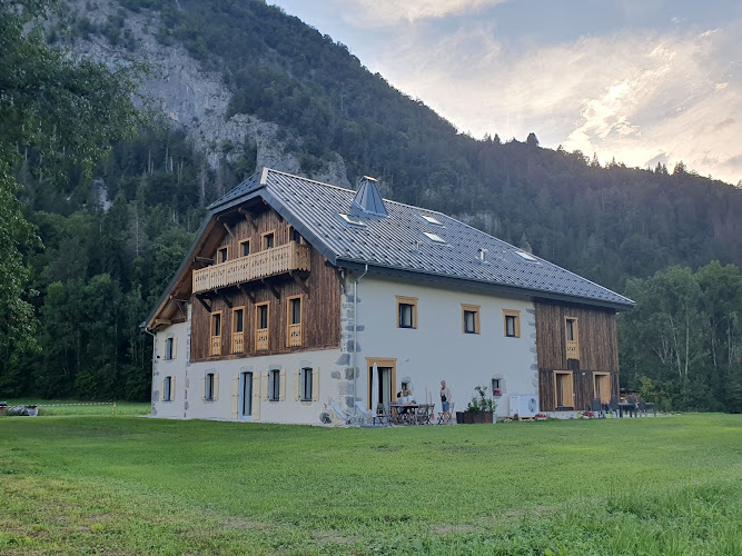 Les Bois Dessous - Gîte avec ludothèque et salle de réception