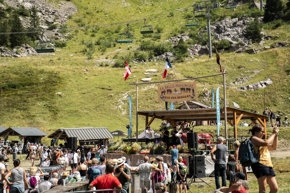 La Belle Dimanche Chatel