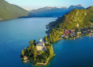 Château de Duingt : joyau Historique du Lac d'Annecy