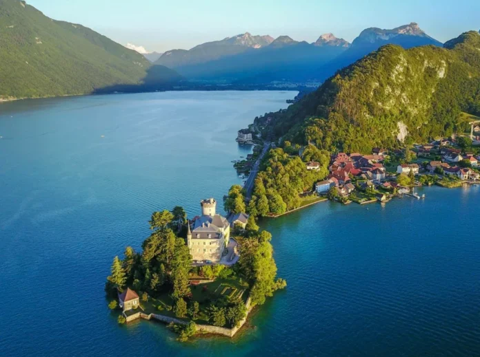 Château de Duingt : joyau Historique du Lac d'Annecy