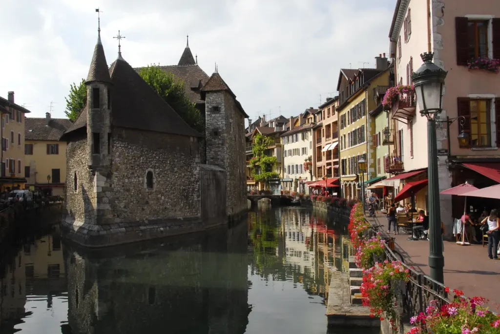 Vieille ville d'Annecy et ses canaux