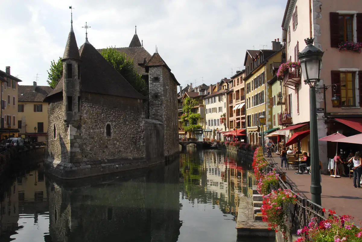 Vieille ville d'Annecy et ses canaux