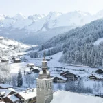 Vue du village du Grand-Bornand en Hiver - T.Vattard Le Grand-Bornand Tourisme