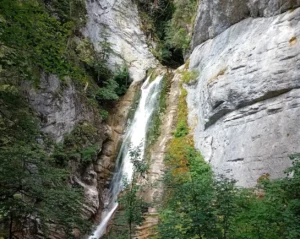 La cascade mystérieuse au Grand Bornand par le Chinaillon