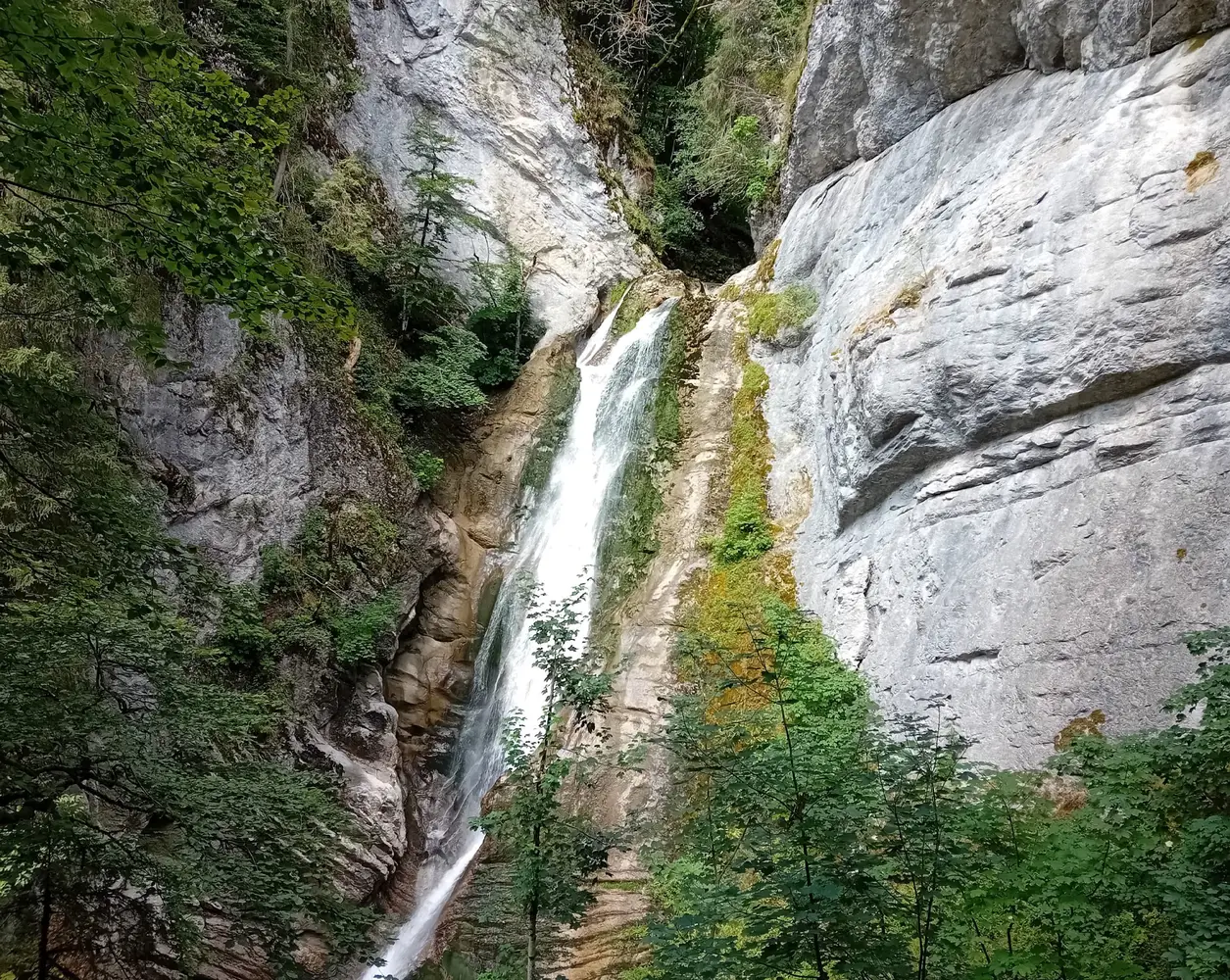 La cascade mystérieuse au Grand Bornand par le Chinaillon