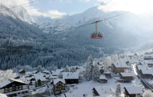 Le village de Champéry en Suisse, en hiver