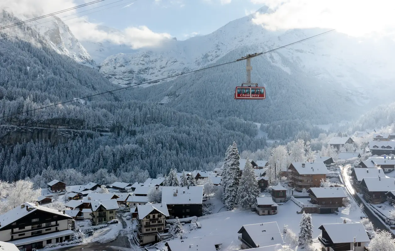 Le village de Champéry en Suisse, en hiver
