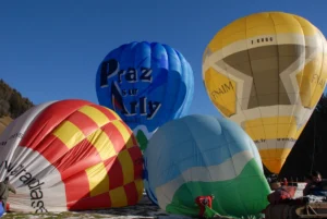 Les Montgolfiades de Praz-sur-Arly : un festival aérien unique dans les Alpes du 10 au 18 janvier 2026