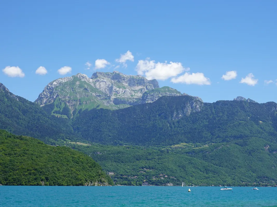 La Tournette vu depuis le lac d'Annecy