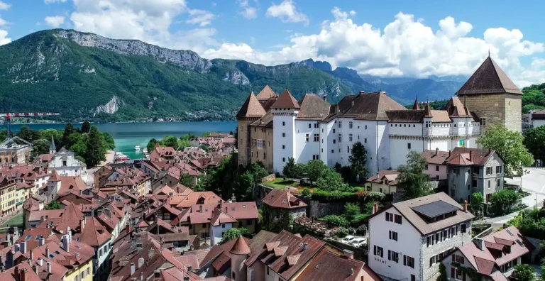 Annecy vue château et lac