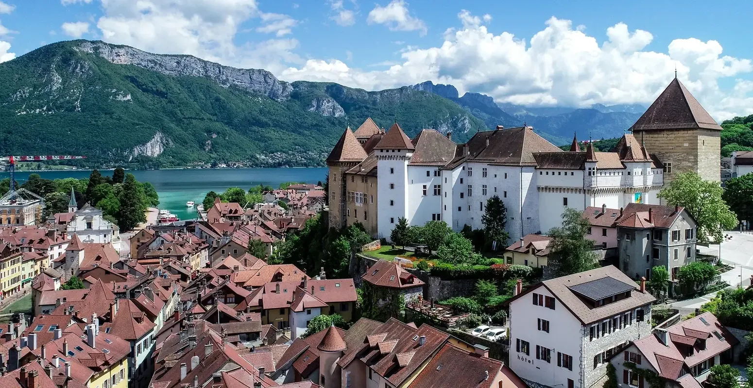 Annecy vue château et lac