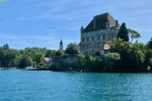Pour le week-end de Pâques, découvrez ce village médiéval au bord du Léman