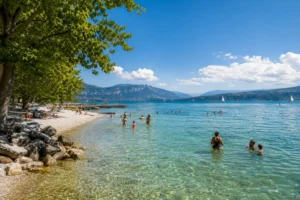 Peut-on encore se baigner sans risque dans le Léman cet été ? Ce que les analyses d’eau montrent vraiment