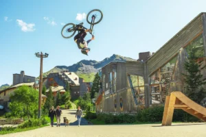 Avoriaz Street Lines 2026 : le nouveau festival VTT urbain qui va faire le show dans les rues de la station