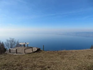 This easy hike offers breathtaking views of Léman