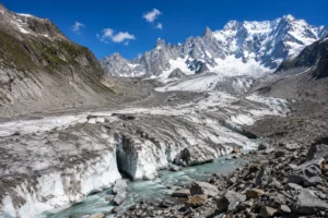 Pourquoi les glaciers de Haute-Savoie suffoquent déjà en ce début d’été 2026 ?