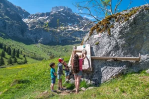 Cette activité insolite en Haute-Savoie transforme une simple boule en bois en véritable aventure