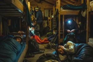 Pourquoi les nuits en refuge deviennent invivables : ces comportements bien pires que les ronflements