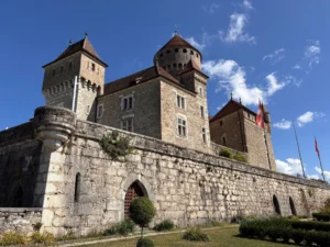 Château de Montrottier : le cabinet de curiosités des Alpes savoyardes