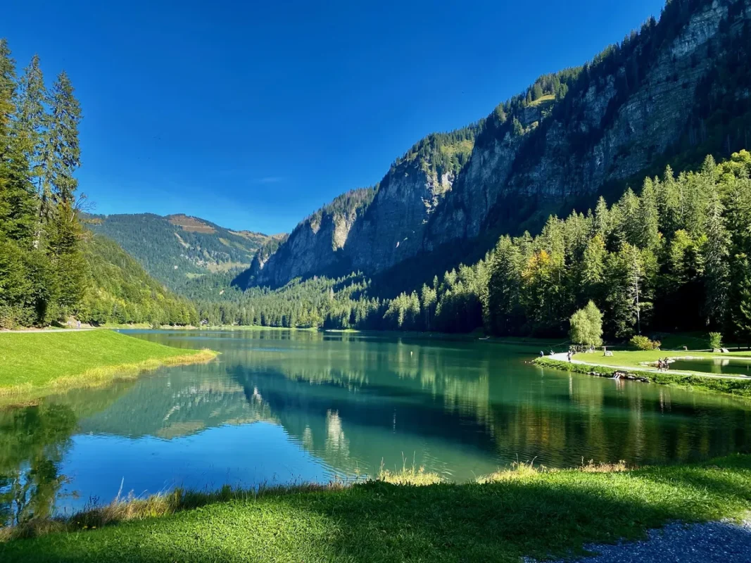 Le lac de Montriond en fin d'été