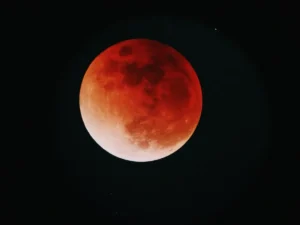 Pourquoi la Lune se transformera en « lune de sang » le 28 août avec 96 % d’ombre totale